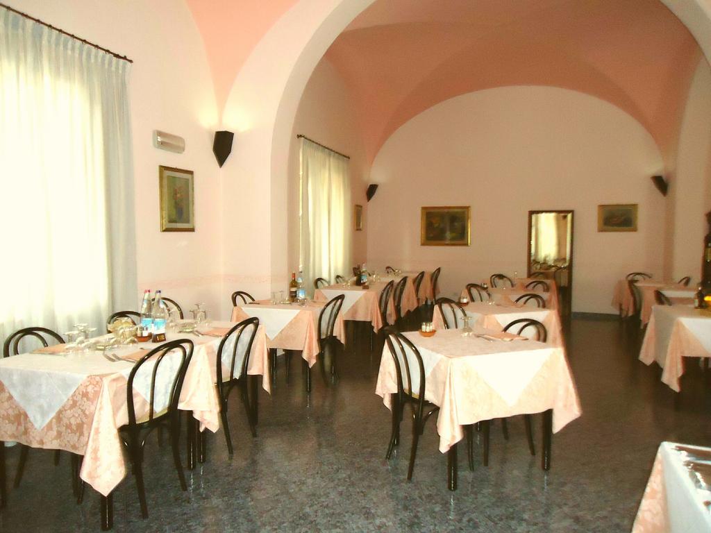 Albergo Roma 카쉬아나테르메 외부 사진