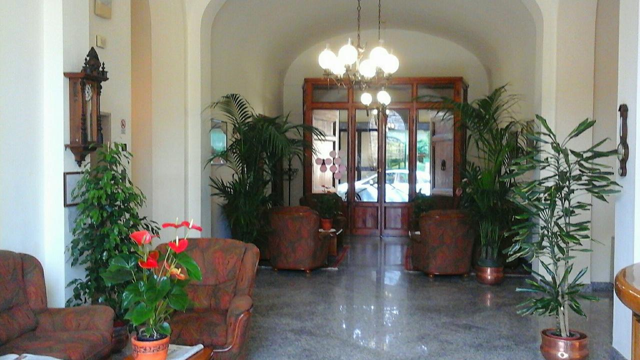 Albergo Roma 카쉬아나테르메 외부 사진